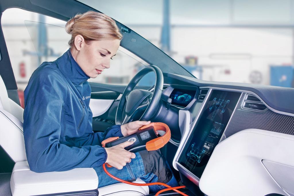 Ingenieur*innen Typprüfung und Homologation 