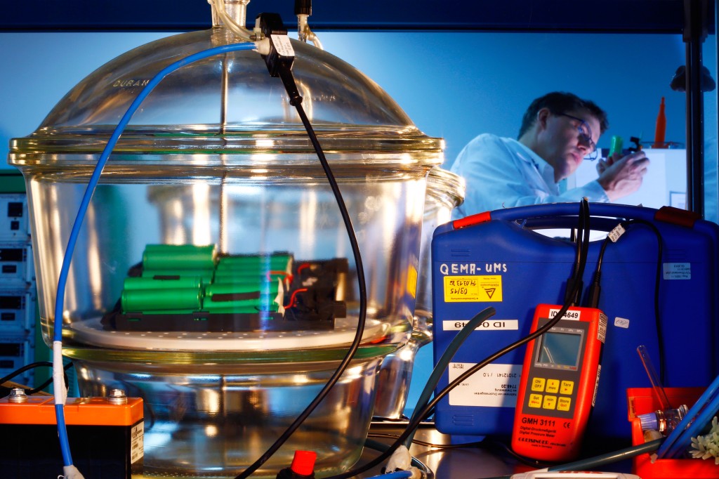 Battery lab, battery testing service