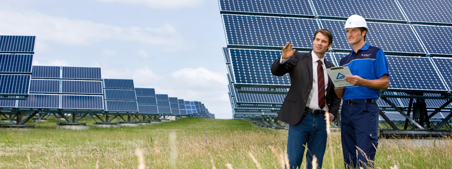 Services for owners and investors of solar projects | TÜV Rheinland