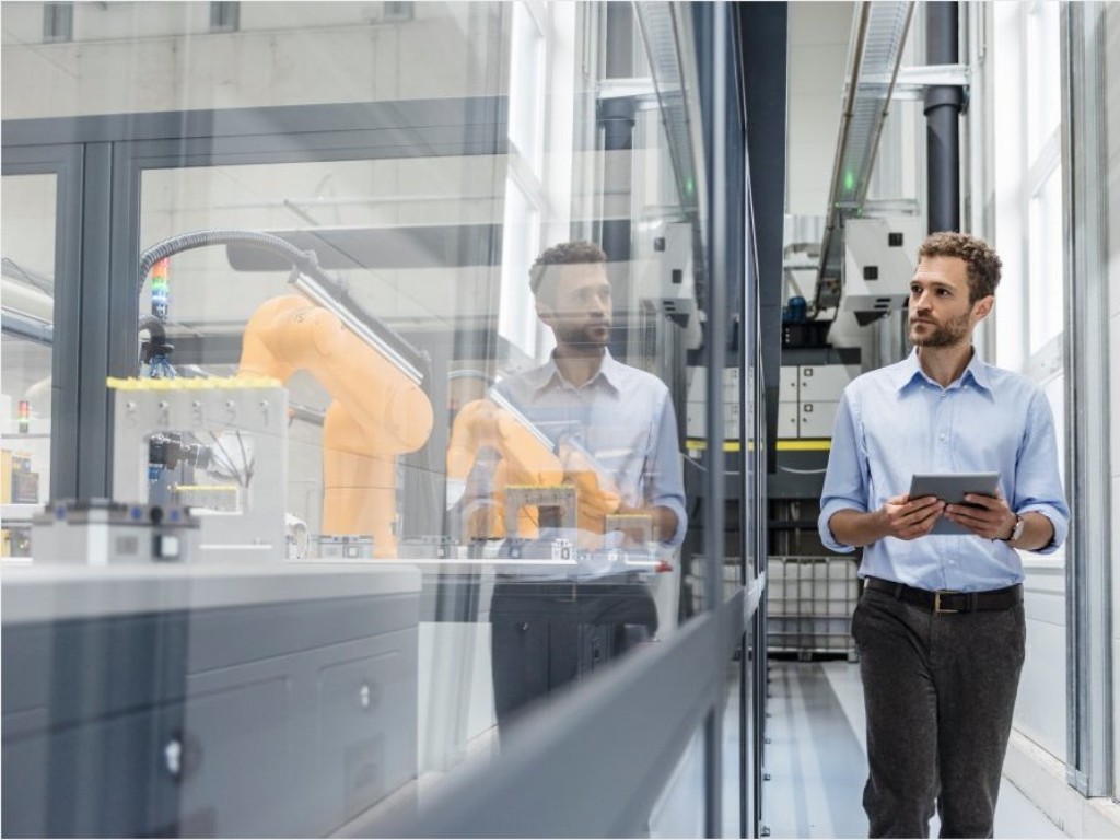 Unsere Experten beraten Sie zu professioneller IT Compliance und beim Aufbau eines IT Compliance Managementsystems | TÜV Rheinland
