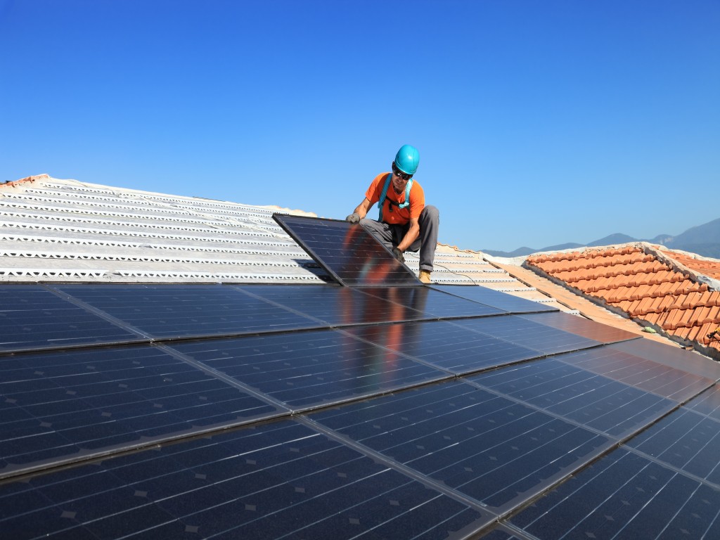 Qualification services for building integrated PV (BIPV) and building attached PV (BAPV) | TÜV Rheinland