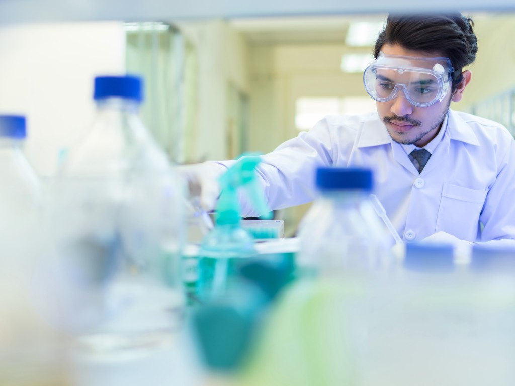 Chemische Prüfung von PFAS, MOSH und MOAH sowie Bisphenolen