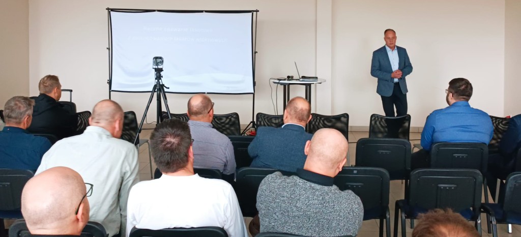 Ekspert TÜV Rheinland prwadzi wykład podczas seminarium spawalniczego PTS